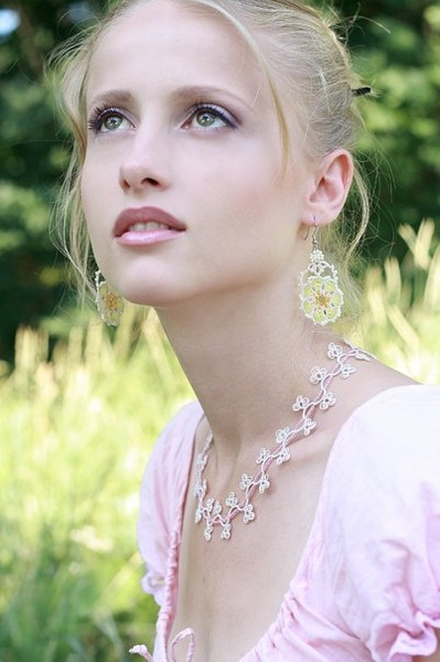 Сережки «Мавчина весна», намисто «Королева Вікторія»